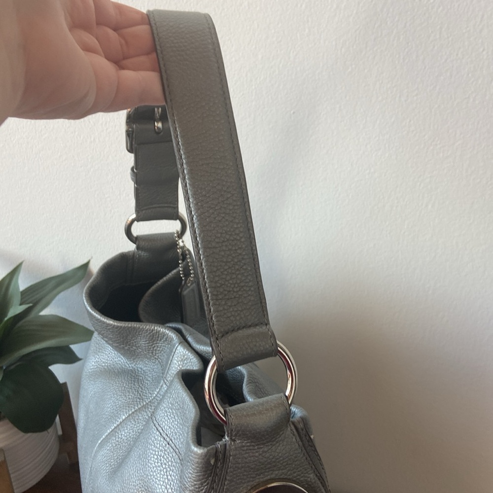 EUC Coach Pebbled Leather Shoulder Bag - Picture 7 of 16